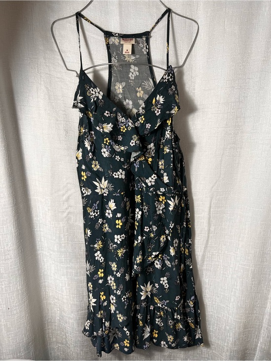 Mossimo supply Dresses & Skirts - Floral Ruffle Dress  in Dark Green SIZE MEDIUM